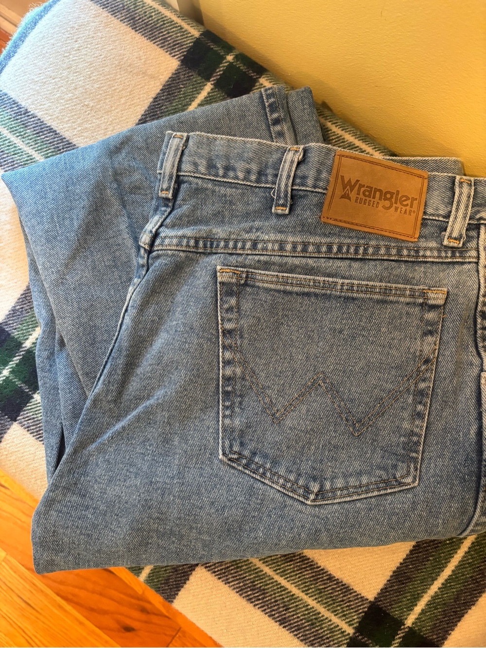 Wrangler Men's Relaxed Denim Jeans in Light Blue